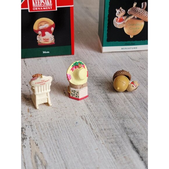 Hallmark miniature mom grandmother grandchild ornament variety set Xmas - Picture 6 of 7